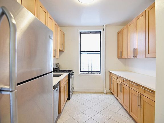 2nd image of 2 Pinehurst Ave APT C4