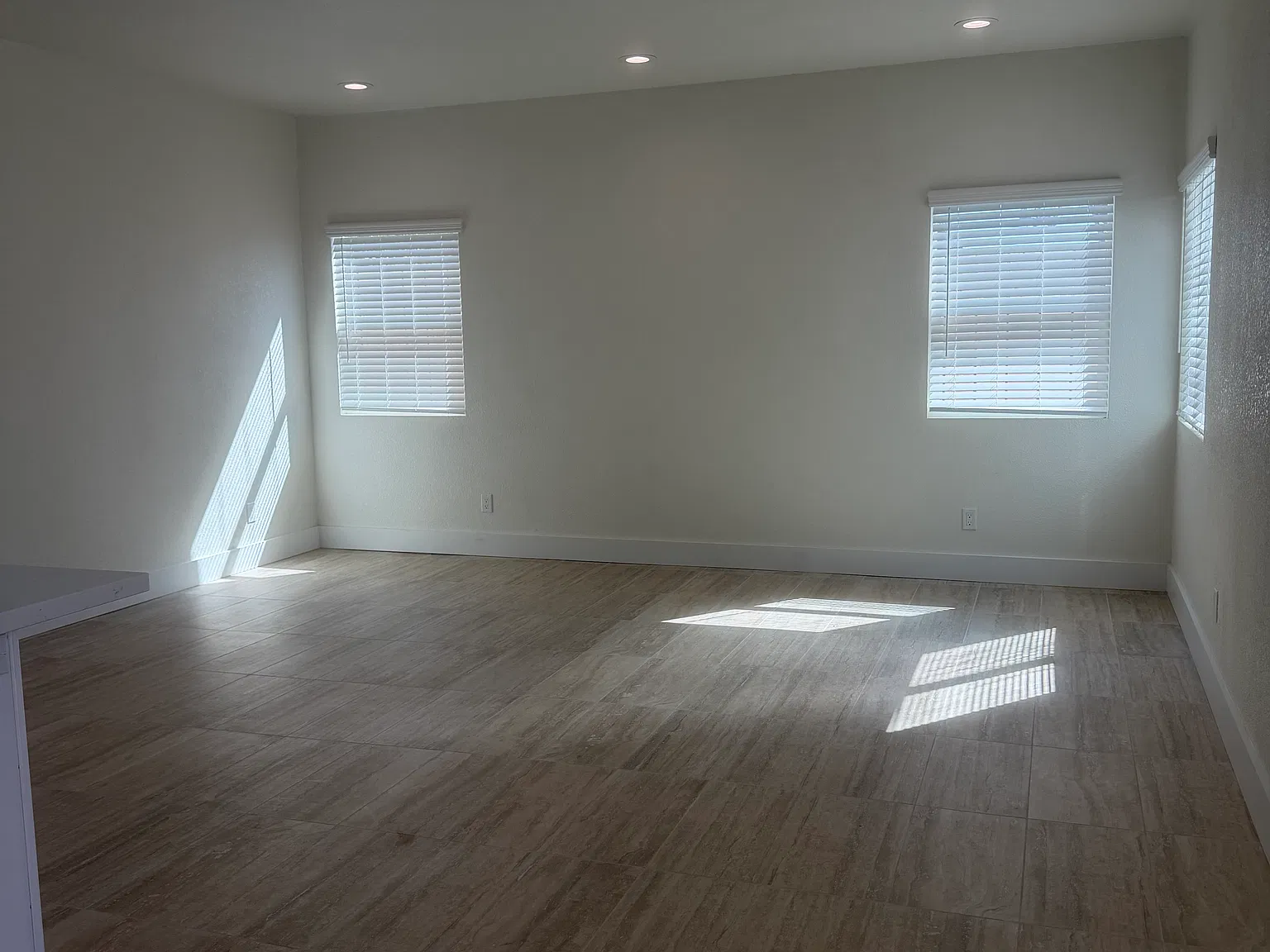 2 bed, 950 sqft, $3,500 — Photo 4
