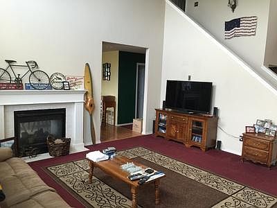5th image of 711 Hamlin Pl
