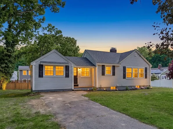95 Circle Dr, Wrentham, MA 02093
