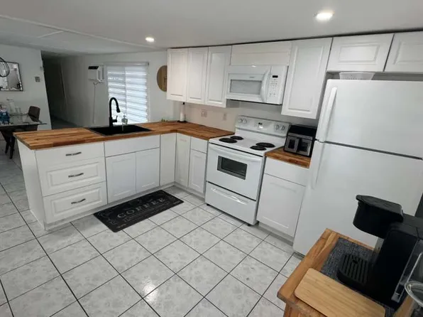 219 W Lake Dr, Hallandale, FL 33009