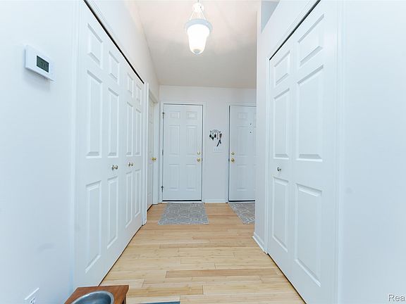 5th image of 159 Addison Cir