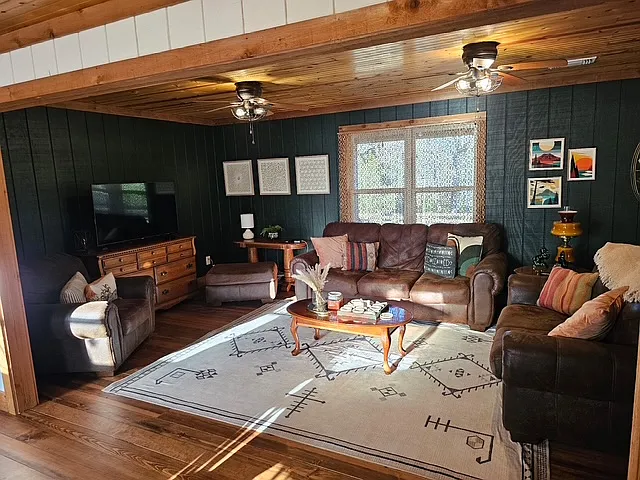 7403 FM 1624 — Photo 6