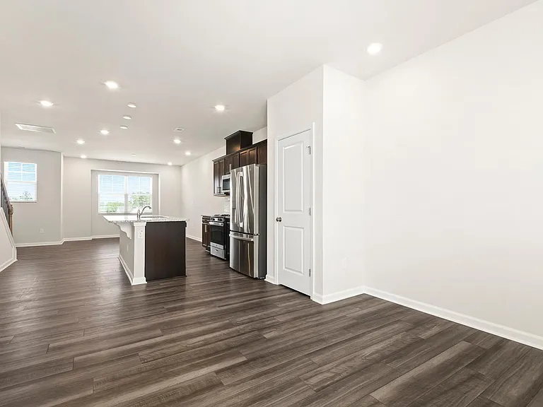146 Zealand Ct — Photo 13