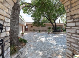 8517 Grandview Dr, Jonestown, TX 78645