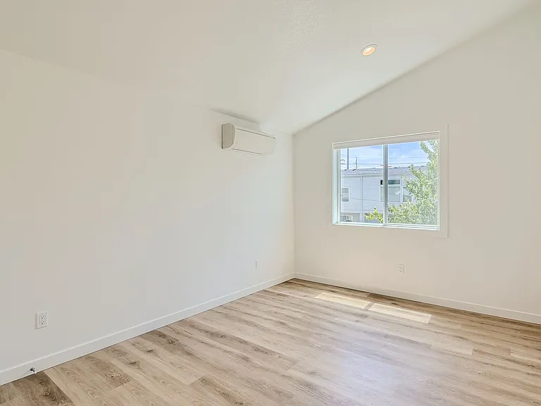 4300 SE 79th Ave — Photo 7