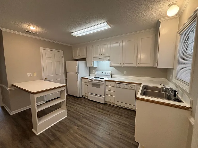 271 Sheridan Forest Rd — Photo 4