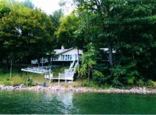 W4645 Hickory Ln, Waupaca, WI 54981