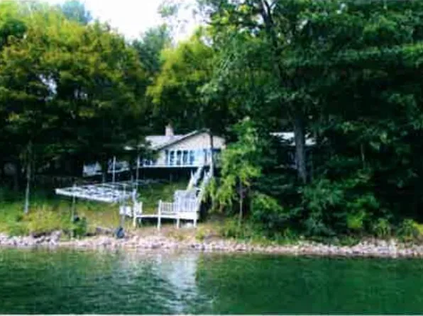 W4645 Hickory LANE, Waupaca, WI 54981