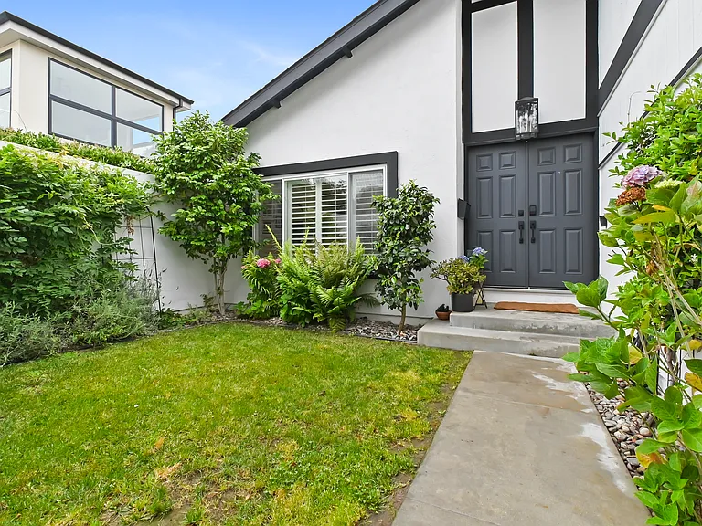 6075 Charae St — Photo 2