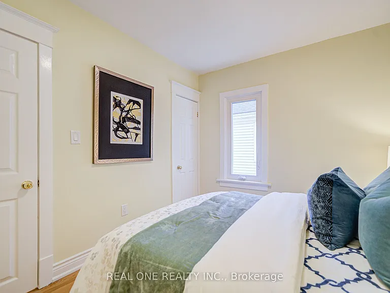 4052 Saint James Ave — Photo 22