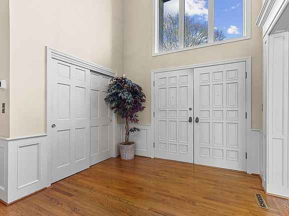 2nd image of 1425 Fountaine Dr