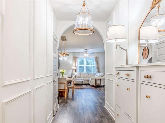 4th image of 142 Hampton Cir