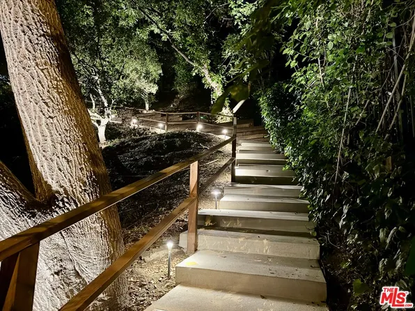 8330 Lookout Mountain Ave, Los Angeles, CA 90046