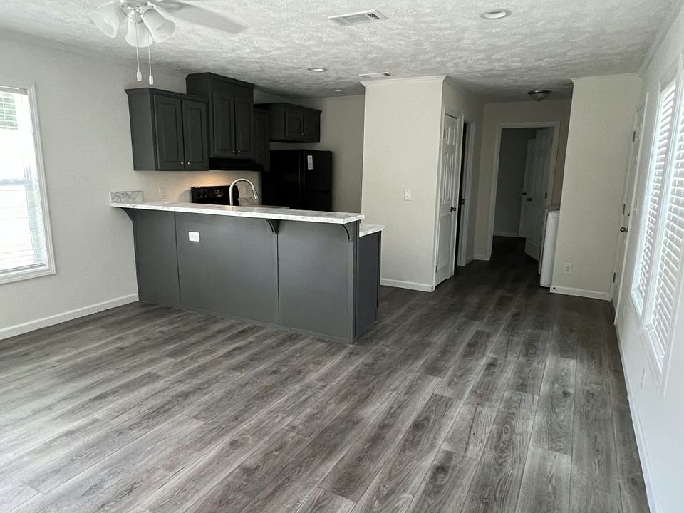 1st image of 1600 NE 12th Ave #6