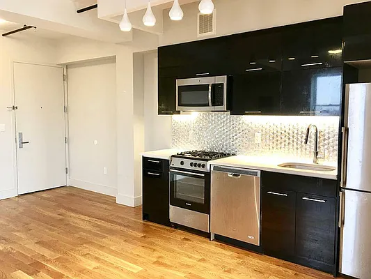 Rented by Manhattan Management LLC | media 82