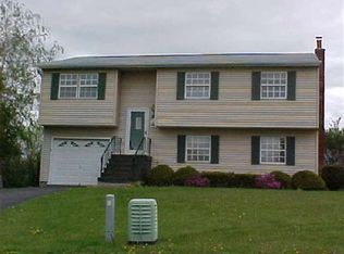 20 Meadowbrook Rd, Watervliet, NY 12189