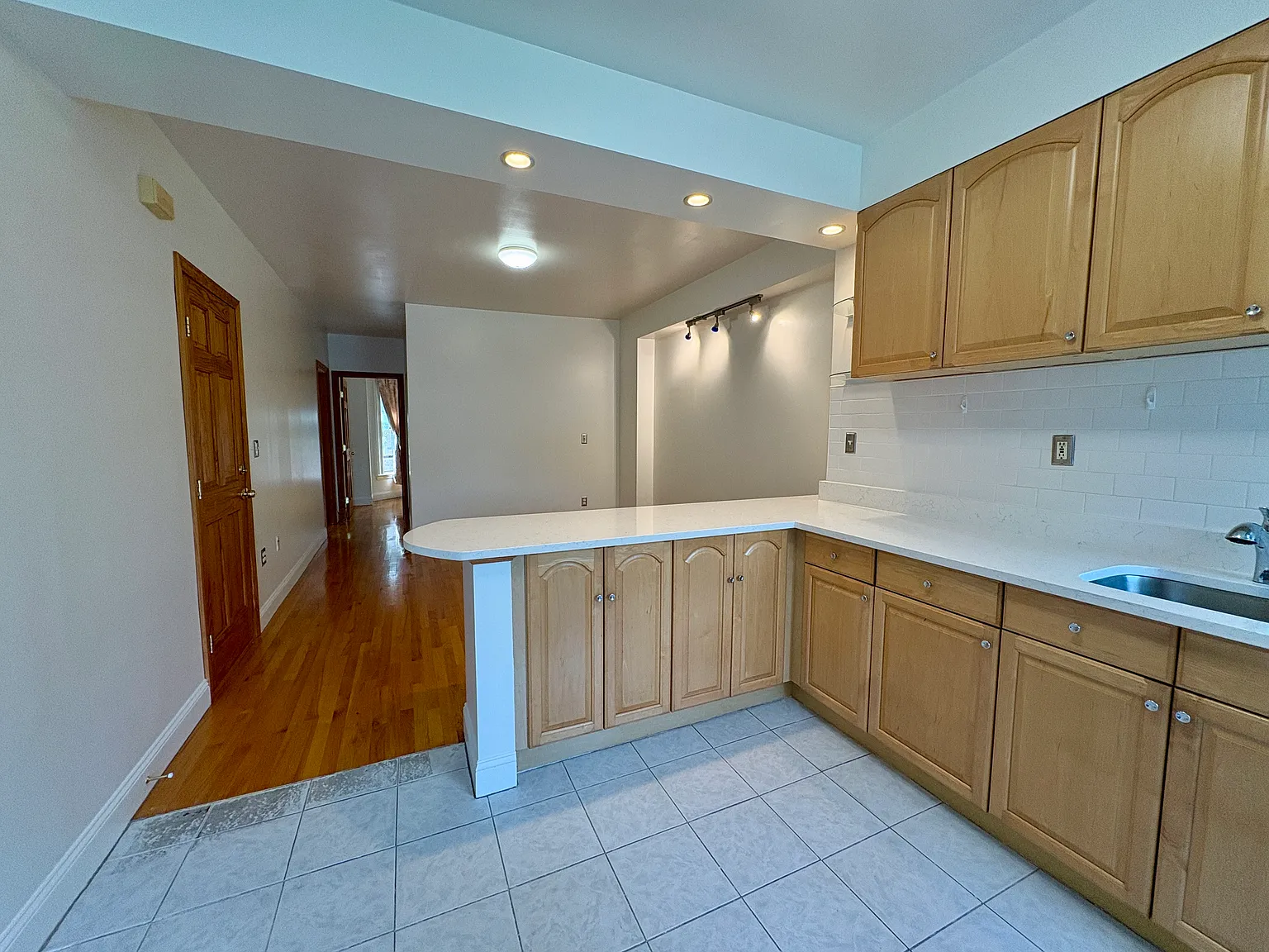 1 bed, 800 sqft, $3,400 — Photo 3