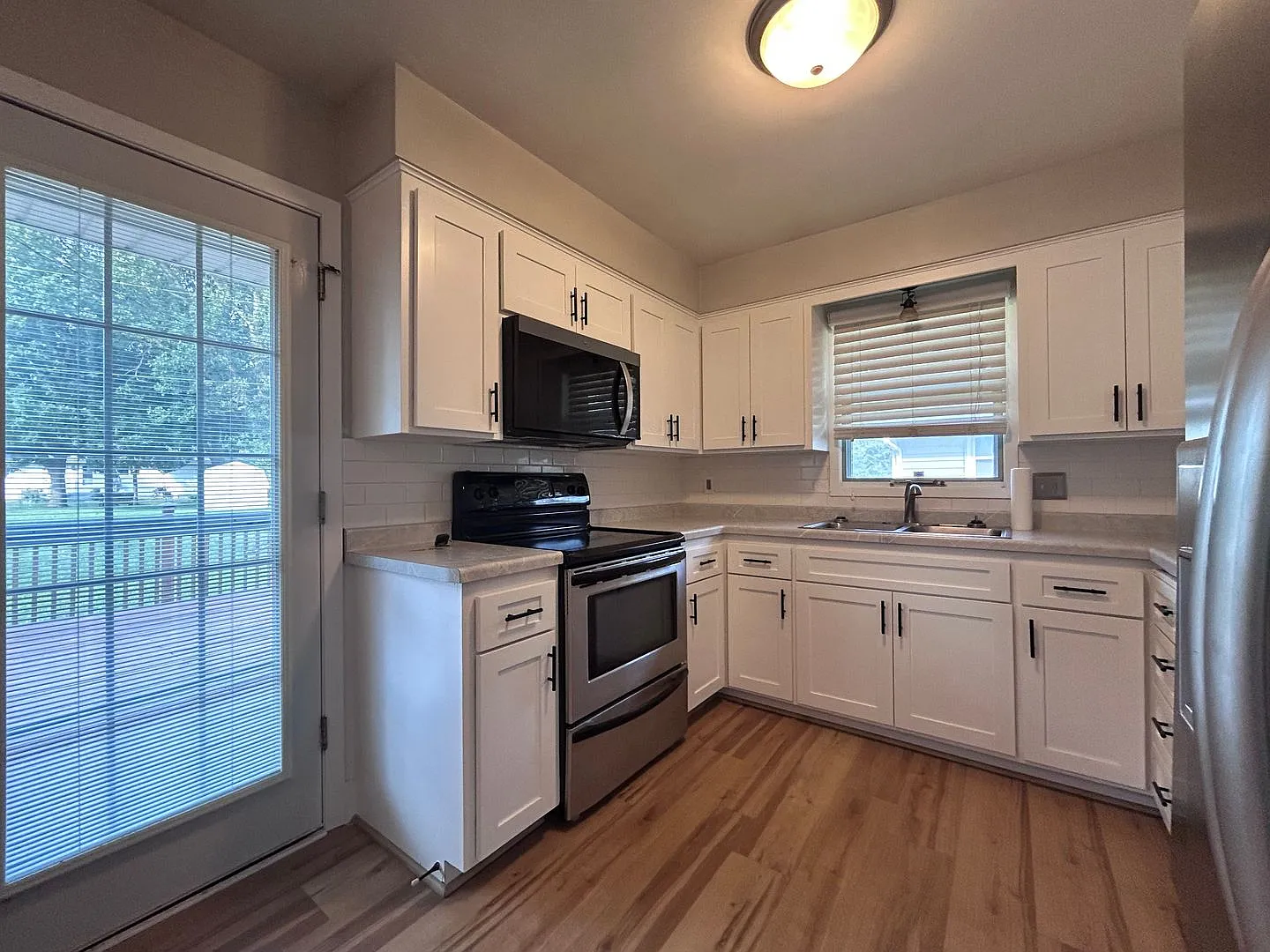 4 Bed 2 Bath — Photo 3
