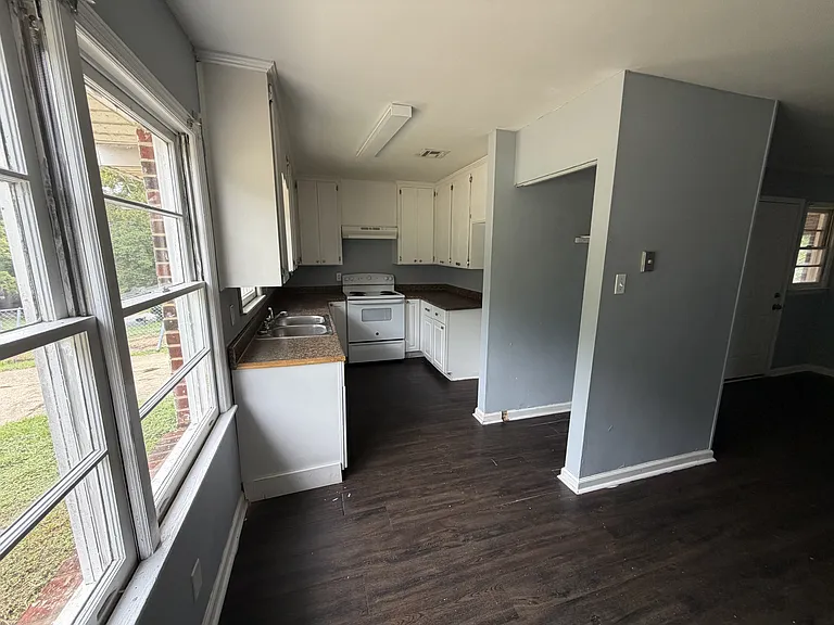 1717 Midway St — Photo 5
