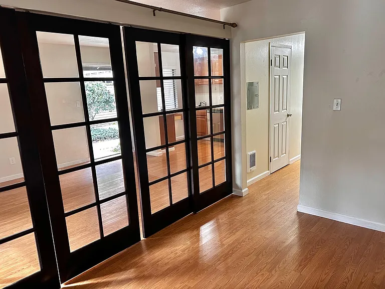 101 Kinross Dr #4 — Photo 43