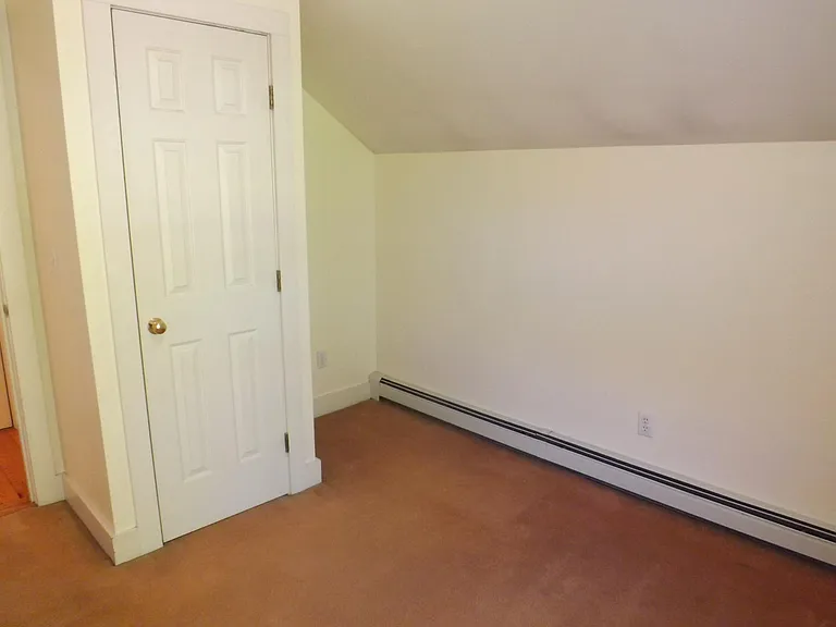 185 Center Ave — Photo 14