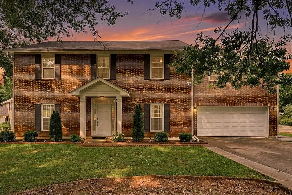 4 bed, 2.5 bath, 2536 sqft, $3,500 — Photo 1