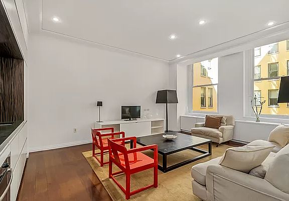 2nd image of 55 Wall St APT 605