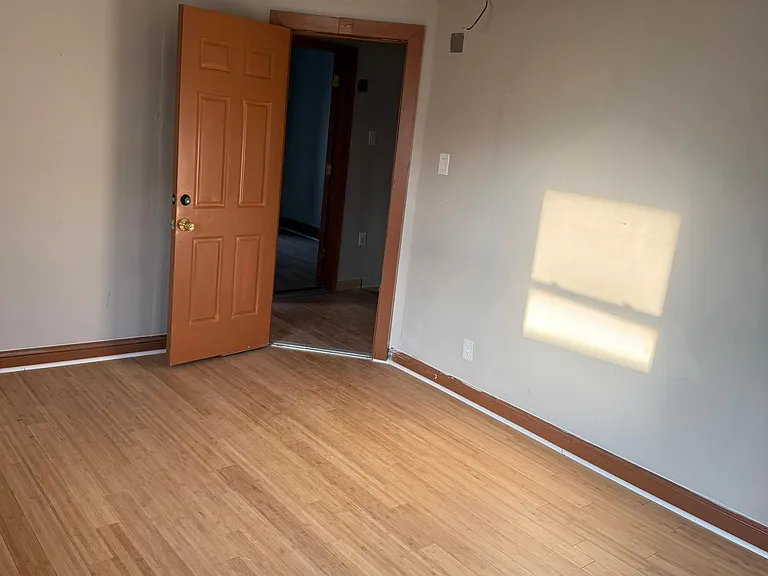 216 E 24th St #1 — Photo 11