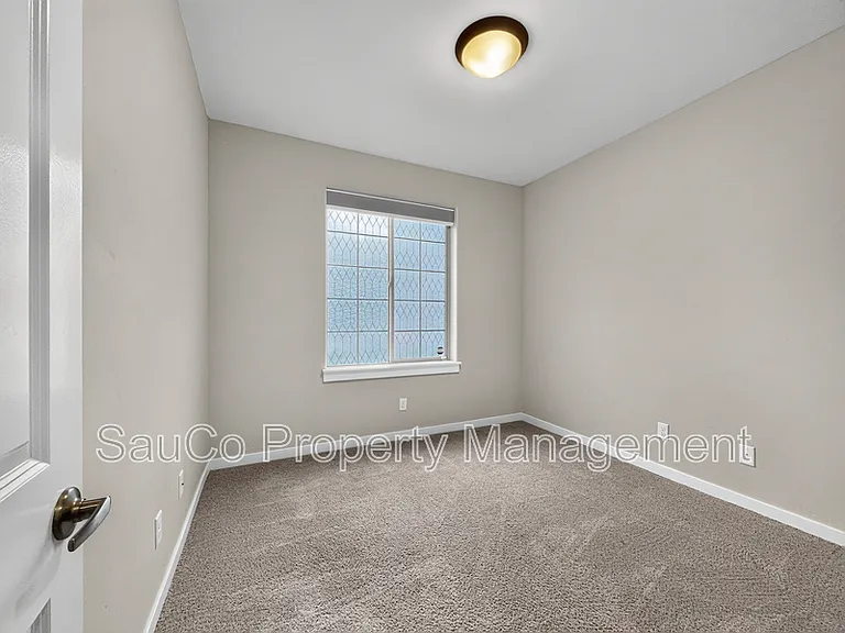 822 SE Bacarra St — Photo 7