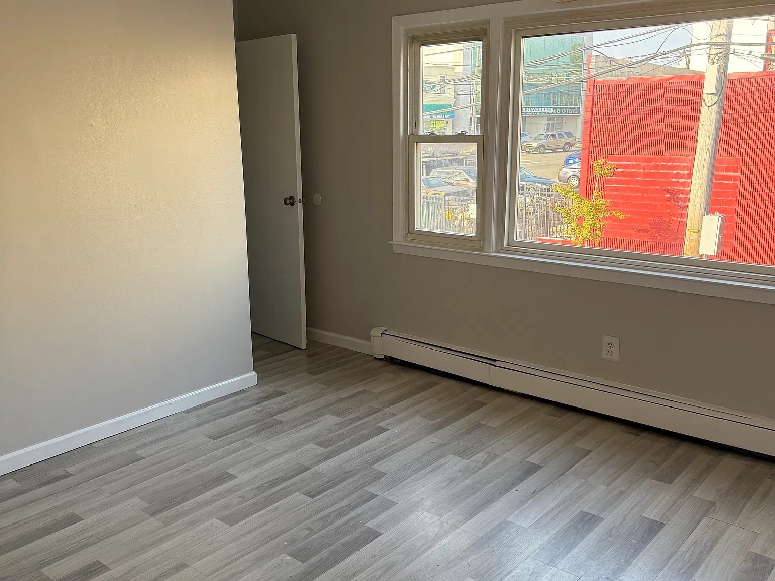 3 bed, 1300 sqft, $3,200 — Photo 2