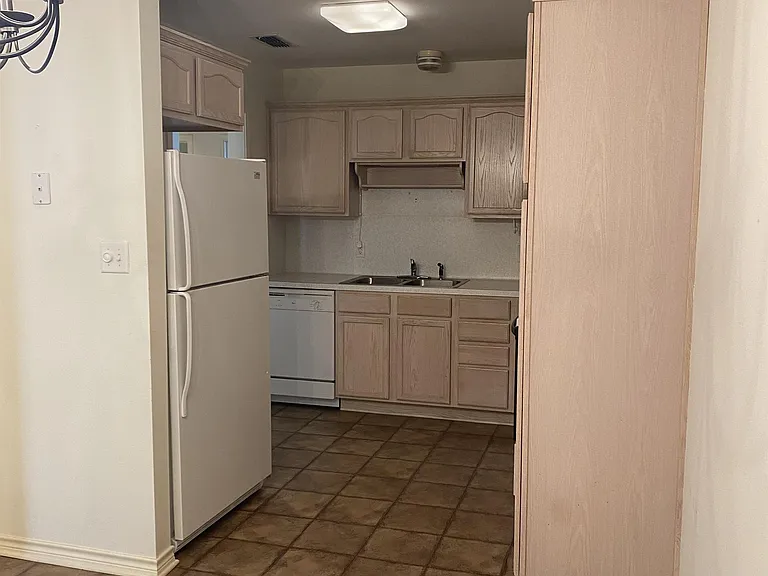 640 Canada St #8 — Photo 11
