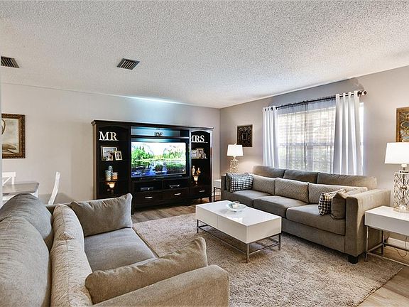 3rd image of 211 Lakewood Dr