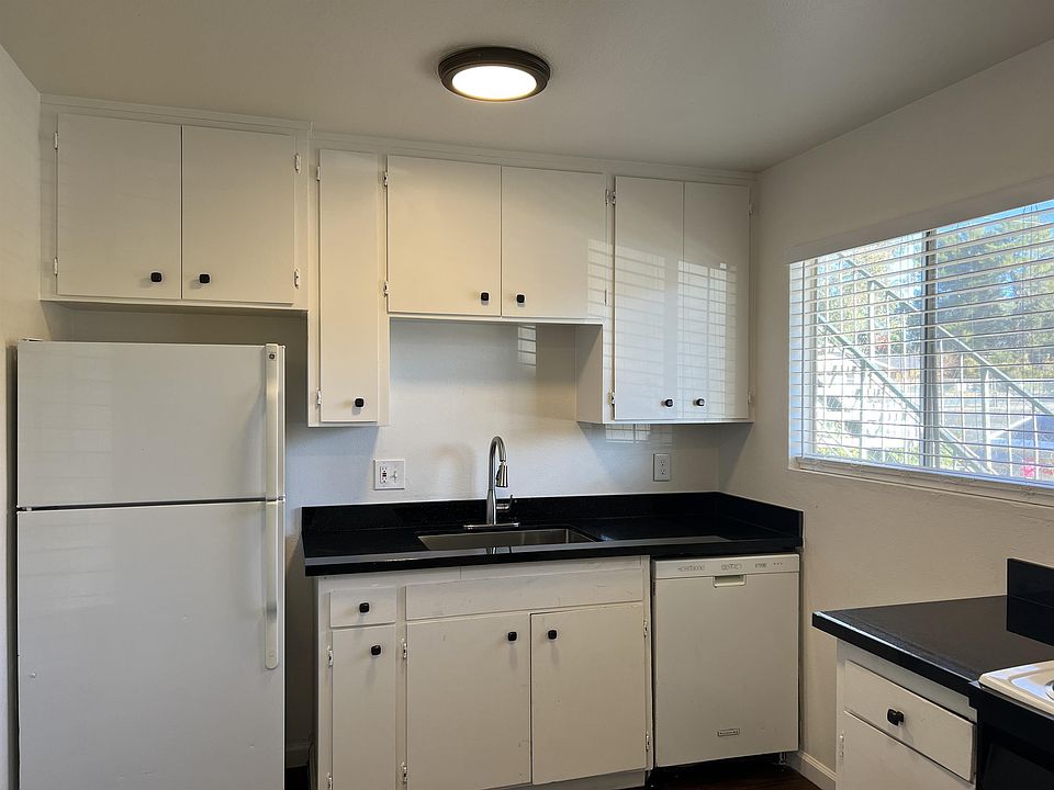 1st image of 445 Nelson Ave #27