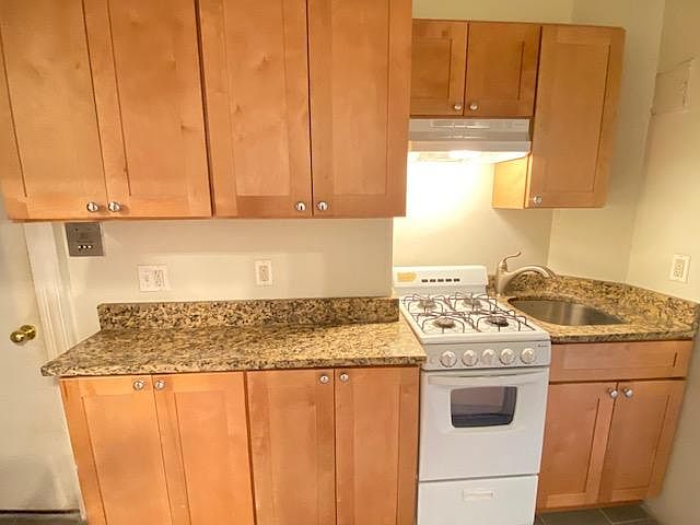 2nd image of 168 Hemenway St #19