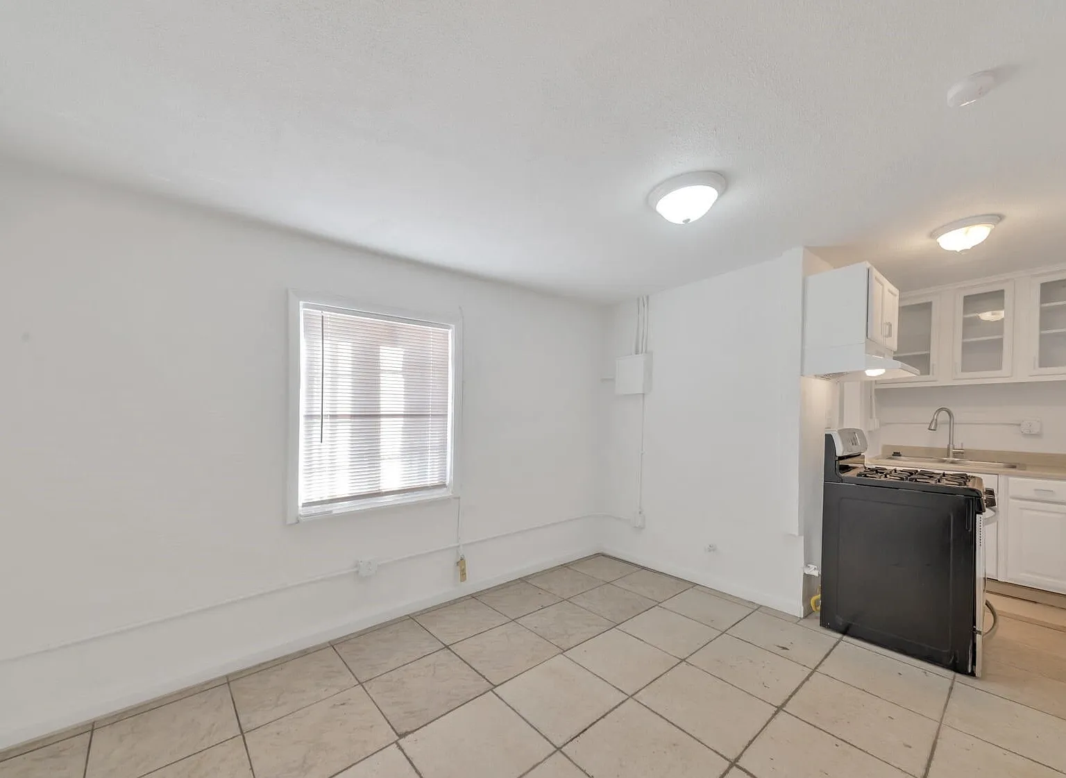 909 South 35th Avenue - Unit 3 — Photo 4