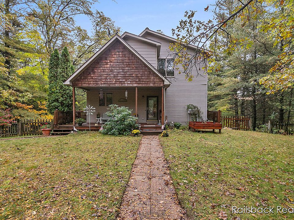 10830 S Cottonwood Ave, Howard City, MI 49329 Zillow