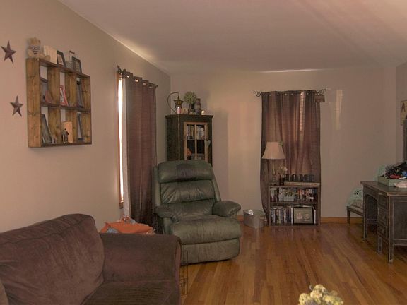 3rd image of 1154 S Salt Pond Ave