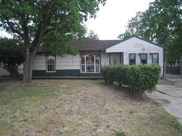 1st image of 2324 Ingersol Ave