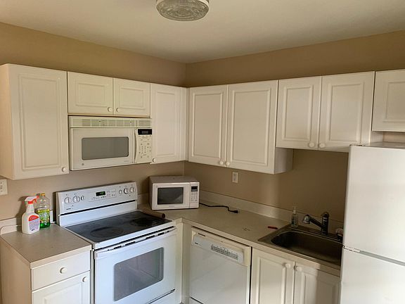 2nd image of 202 Pine Violet Ct APT 201