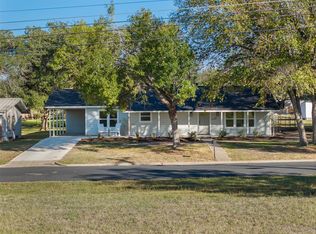 911 Eilers St, Schulenburg, TX 78956