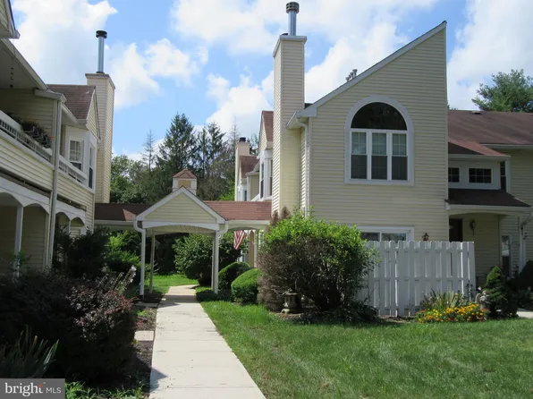 30 Mill Run W, Hightstown, NJ 08520