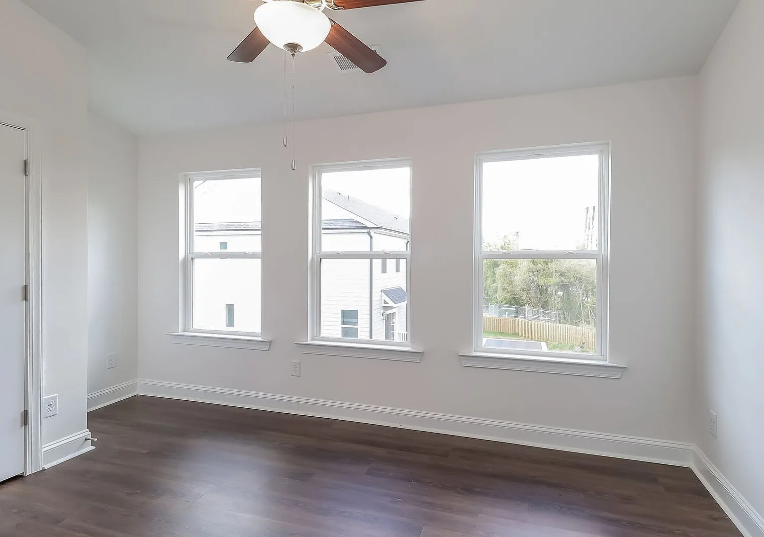 3-Bedroom, 3.5 Bath Townhome for Rent in Charlotte, NC | Attached Garage & Modern Kitchen — Photo 3