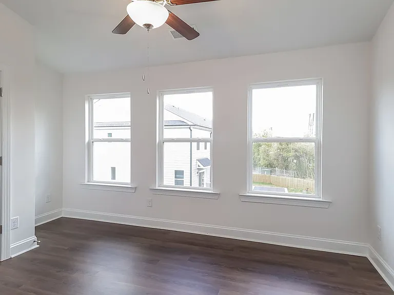 716 Drakeford Ct — Photo 8