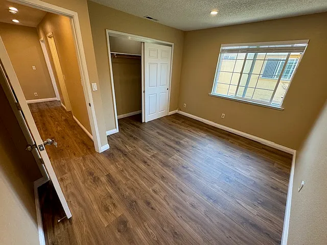 3 bed, 2.5 bath, 1271 sqft, $3,200 — Photo 2