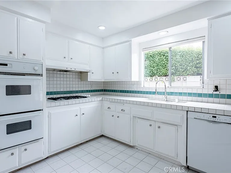24221 Hatteras St — Photo 17