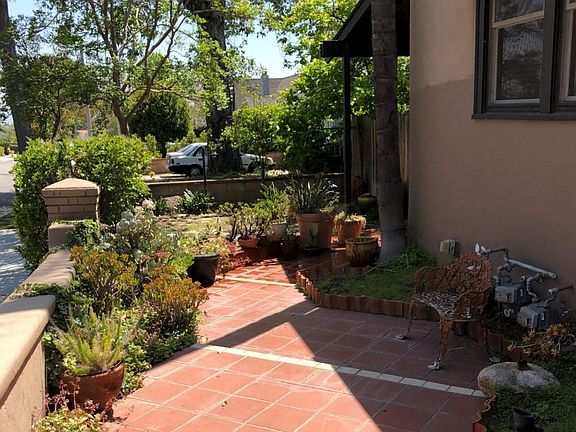 4th image of 215 Acacia Ave