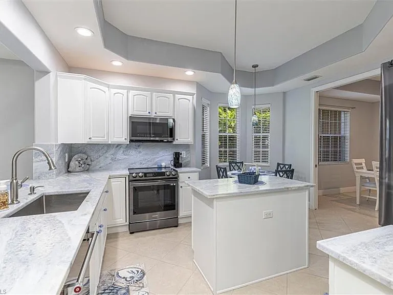 7837 Hawthorne Dr #1102 — Photo 9