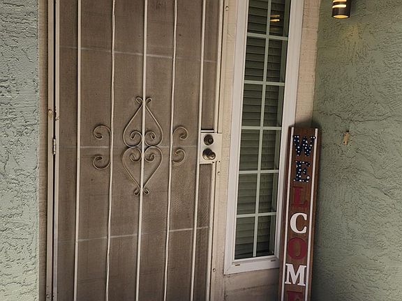 3rd image of 180 Hawthorne Dr