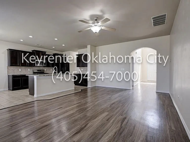 2409 Rosa Cir — Photo 5